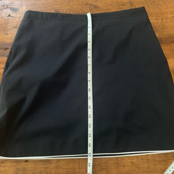 EP Pro Tour Black White Hem Trim Golf Skort Skirt 17 in  Sz 8 - Picture 7 of 8